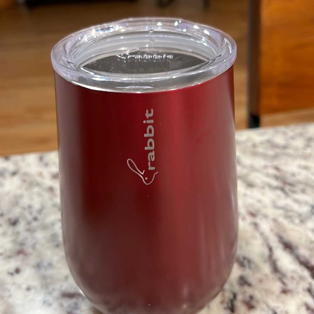 New without tags rabbit metal wine Tumbler  with cover